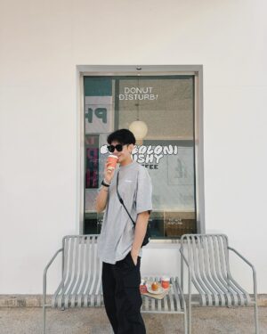 Lee Charles Instagram - ☀️☕️🍩

 @donutdisturb.bangkok 
🫶