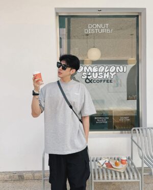 Lee Charles Instagram - ☀️☕️🍩

 @donutdisturb.bangkok 
🫶