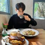 Lee Charles Instagram - 疫情過去，出國旅遊盛行✈️這幾次飛出國，我都選擇用JOYTEL！除了自己用，我也大大推薦身邊的親朋好友。 無論是實體SIM卡、或者eSIM 都非常給力👍一落地就馬上可以上網，重點是網路絲滑順暢，無論拍照打卡、看影片、開直播全部都行！暢行無阻😎 JOYTEL擁有全世界各國的網路服務！基本上你想去到的國家網卡都能在JOYTEL找到！ 我這次選擇使用的eSIM，可以使用國家也相當齊全，當然若您的手機不能用eSIM的話也可以選擇實體SIM卡。 最最最重要的是～JOYTEL的服務一級棒👍線上LINE真人客服回覆，除了不用擔心機器人回覆外，回覆的速度也很快，很讓人安心🥰 想跟大家分享一個好消息🎉 JOYTEL最近有優惠活動 活動時間：2024/1/8-17 優惠內容：單件95折、兩件92折、三件89折，需搭配折扣碼（折扣代碼：JOYTEL2024 ）買越多省越多！大家趕緊揪一揪🙌🏻 下單網址：https://www.joytel-tw.com 客服連結：https://page.line.me/?accountId=joytel #JOYTEL #eSim #網卡 @joytel_tw Thailand ประเทศไทย