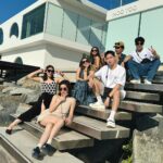 Lee Charles Instagram - 23年末和親愛的家人朋友一起去旅行一起在太空飛行感恩的心感謝有你🤍 #mooyoo 這家咖啡廳位於曼谷郊區 開車約莫一小時 塞車的話就看運氣了 現場無限寬廣 一下車就有心曠神怡的感受 乾淨利落的建築 搭配老天賞的陽光 拍拍照聊聊天 喝喝咖啡喝喝酒 時間一下子就過去 特別感謝金剛旅行社的推薦 包車遊曼谷一整天 吃吃喝喝玩玩睡睡 @kktravelinasia MOO YOO