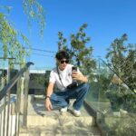 Lee Charles Instagram - 23年末和親愛的家人朋友一起去旅行一起在太空飛行感恩的心感謝有你🤍 #mooyoo 這家咖啡廳位於曼谷郊區 開車約莫一小時 塞車的話就看運氣了 現場無限寬廣 一下車就有心曠神怡的感受 乾淨利落的建築 搭配老天賞的陽光 拍拍照聊聊天 喝喝咖啡喝喝酒 時間一下子就過去 特別感謝金剛旅行社的推薦 包車遊曼谷一整天 吃吃喝喝玩玩睡睡 @kktravelinasia MOO YOO