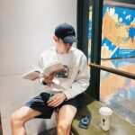 Lee Charles Instagram - 平常沒事我就喜歡閱讀 ？？？ 台北捷運 Metro Taipei