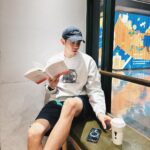 Lee Charles Instagram - 平常沒事我就喜歡閱讀 ？？？ 台北捷運 Metro Taipei
