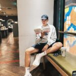 Lee Charles Instagram - 平常沒事我就喜歡閱讀 ？？？ 台北捷運 Metro Taipei