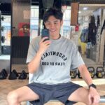 Lee Charles Instagram - 日常保養很重要 這次找了恩緹悠活時尚診所 @anti_tpe 來解決一些肌膚問題 為了不讓歲月痕跡留在臉上 不管是肌膚的小瑕疵或是惱人的動態紋在變成靜態紋前 我選擇Letybo保提拉肉毒來解決抬頭紋 以及PICOCARE皮秒蜂巢來改善斑點與毛孔等肌膚瑕疵😎 #恩緹悠活時尚診所 #Letybo保提拉肉毒 #肉毒桿菌 #肉毒除皺 #抬頭紋 #PICOCARE #PICOCARE皮秒 #專業醫師不讓你眉壓眼 #皮秒蜂巢 恩緹Line : @antitp 輸入【231017】專人回覆