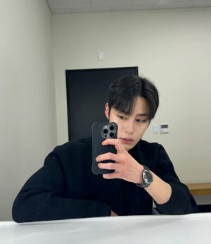 Lee Jae-wook Instagram - CHANEL🖤

#CHANEL #J12 #CHANELWatches #Ad