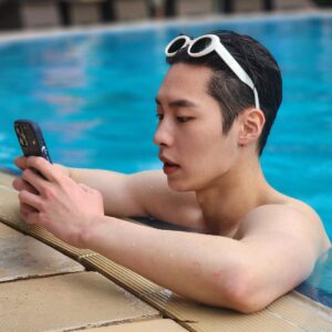 Lee Jae-wook Instagram - 🐋😎
