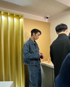 Lee Jae-wook Instagram - CHANEL💙

#ad @chanel.beauty.korea 
#CHANELPARFUMEURMASTERCLASS #샤넬조향마스터클래스