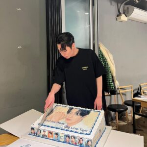 Lee Jae-wook Instagram - 너무 행복했어요..🙇🏻 
감사하고 사랑합니다🖤

환혼즈도 너무 고마워🫶🏻