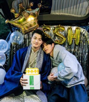 Lee Jae-wook Instagram - 그동안 환혼을 사랑해 주셔서 감사합니다.🙇🏻

정말 긴 시간 욱이로 있었고 너무나 그 시간이 기뻤고, 행복했고, 마음 아팠고, 속상했지만 
그렇지만 저에겐 지금 좋은 기억만 남았습니다. 

저 만큼이나 작품을 사랑해 주시고 
욱이를 사랑해 주셔서 감사합니다.🤍