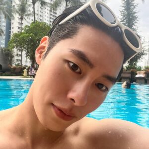 Lee Jae-wook Instagram - 🐋😎