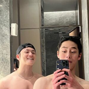 Lee Jae-wook Instagram - 세자와 함께한 방콕여행🙋‍♂️🫰🏻
