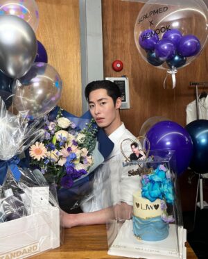 Lee Jae-wook Instagram - 안녕 스칼프메드☺️🙌🏻🤍

앞으로 잘 부탁해🫶🏻