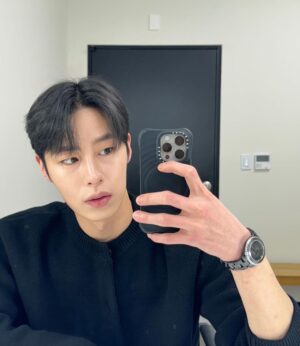 Lee Jae-wook Instagram - CHANEL🖤

#CHANEL #J12 #CHANELWatches #Ad