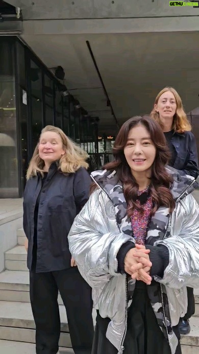 Lee Ji-hyun Instagram - 테라스에 있던 여행객들과^^😁