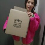 Lee Ji-hyun Instagram - 저도 수요일에 주문해서 오늘 받았어요~^^ 살림..해도 해도 끝도 없는데 빨래 만큼은 하고싶게 만들어 주는향❣️ 뉘집 향기가 이렇게 좋아?라는 말을 꼭 듣게 해주는 사랑스럽고 포근한 향😁 딥티크, 프라다, 캘빈 향수등을 만든 유명한 조향회사 지보단과 콜라보해서 만든 향이라 넘나 고급진향이에요~ 홈쇼핑은 완판완판 유난희 쇼호스트가 극찬한 이태리1등세제!!! 재구매율1위세제!!!!! 괜히 1등하는게 아니더라구요~ 향기만 좋은게 아니라 얼룩과 오염에 강한 세척력까지!!!! 게다가 2.6L대용량~~ 올인원세제라 섬유유연제 따로 쓸필요 없이 경제적으로도 이득이죠👍👍 이탈리아 국민세제 오미노비앙코 OMINO BIANCO의 의미 : OMINO (A little man) + BIANCO (White) 흰 옷을 입은 소년 60년 전통 이탈리아 국민세제 ✓완벽한 세탁의 대명사 ! ✓1954년 「흰 옷을 입은 사람」 이라는 브랜드로 탄생한 60년 전통 이탈리아 국민 세제 900만 이태리 가정의 생활 필수품 ✓현재 9,000,000 이탈리아 가정에서 사용하고 있는 이탈리아 국민의 동반자 ✓유럽 세탁세제 Leading Brand NO.1 Original 이탈리아 세제 브랜드 ✓오리지널 이탈리아 브랜드중 세제 시장점유율 1위 - Henkel, P&G와 Big 3 형성 ✓첨가제부분 이태리 시장점유율 1위 (Global Brand 포함) ✓이탈리아 국민 전 세대에 걸친 강력한 브랜드 인지도 세대를 넘어 사랑받는 스테디셀러 ✓전통을 넘어 전설이 된 세탁세제의 역사 ✓신뢰를 바탕으로 이탈리아 가정의 대를 이어 사랑 받고 있는 브랜드 세련되고 고급스러운 유럽의 향기 (부드럽고 고혹적인 화이트 머스크 향) ✓세탁 후 입어도 은은하게 지속되는 향기! ✓세계 향수 트랜드를 이끄는 메이저 업체들과 오랜 기간 협업으로 개발된 특별한향 ✓세탁물에 배인 불쾌한 냄새는 제거하고 신선하고 상쾌한 향기를 오랫동안 유지 얼룩과 오염에 특히 강한 뛰어난 세척력 ✓깐깐한 이탈리아 주부들의 평판으로 입증된 찌든때 제거제의 기술과 노하우! (찌든때 제거 첨가제 부분 MS 1위) ✓독보적인 세정성분이 각종 오염과 얼룩, 찌든 때를 탁월하게 해결 ✓A.I.S.E (유럽세제산업협회) 기준 가장 제거하기 어려운 토마토소스, 혈흔, 당근 주스까지 완벽하게 제거하는 강력한 세척력 섬유의 색상과 원단을 완벽하게 보호 ✓Fiber Protect Complex! ✓세탁 시 옷감에서 오염 물을 손쉽게 제거시키며 오염 물이 다시 옷감에 부착되지 않도록 방지 ✓섬유 고유의 색상과 섬유 질을 보호 ✓강한 알칼리 성분과 산화제가 포함되어 있지 않아 여러번 세탁 시에도 어떠한 옷감의 색상과 질감을 그대로 유지 ✓면, 모, 실크, 마 등 물세탁이 가능한 모든 섬유를 보호 피부를 보호하는 저 자극성 포뮬러 ✓천연 추출물로 만들어진 세정 성분이 강력한 세척력을 발휘하면서도 자극 없이 피부를 보호 ✓이탈리아 공인기관 피부테스트 완료 ✓형광증백제 불검출 (2.6L 신포뮬러제품) ✓미세플라스틱 불검출 유럽 안전인증 및 친환경 협약을 준수한 안전한 제품 유럽의 엄격한 안전, 환경, 생산기준과 규정을 모두 준수 빨래에 조금이라도 퀴퀴하거나 꿉꿉한 냄새가 난다며 당장 오미노비앙코로 갈아타세요!!! 저 처럼 죄없는 세탁기 돈들여 잡지 마시구요😭😭 오미노비앙코 공구는 토요일까지에요😁 🌹구매는 프로필링크 눌러주세요 🌹