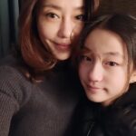 Lee Ji-hyun Instagram - 용평 이틀째^^ 하루 종일 눈이 내렸어요~ 어찌나 풍경이 이뻤는지요^^ 한번 강습 받았는데 아이들이 엄청 좋아하고 너무 잘타서 엄마 너무 뿌듯해요😁😁😁 두번째 강습 받더니 겁많은 우경이를 강습 선생님이 어떻게 구워 삶으셨는지 우경이가 스키선수가되고싶대요🤣🤣🤣 선생님 감사합니다♥️ 걸크러쉬 서윤이는 스키타러 자주 오자는데 무섭네요🤣🤣🤣 엄마 열심히 일하고 조만간 꼬~~옥 또 오자!!!! #용평#스키#김준형아카데미#육아#방학#ski#감사#행복