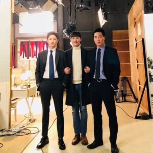 Lee Jung-hyuk Instagram - #mbc#주말드라마#밥상차리는남자
#밥차남

악당 둘 그리고........바보 하나...