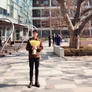 Lee Jung-hyuk Instagram - 내 #졸업식 인척ㅎ
다원아 졸업 축하해~~🎉