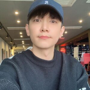 Lee Jung-hyuk Instagram - #메리크리스마스 🎊