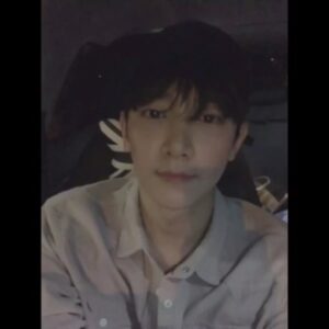 Lee Jung-hyuk Instagram - 자리도 불편하고 덥고 비오고..
좋지않은 환경에도 많은 분들이 찾아와 주셔서..
다시 한번 감사드립니다👏🏻👍🏻🌈