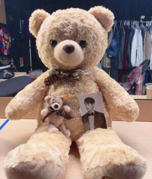 Lee Jung-hyuk Instagram - 사진빨 잘 받는 곰필립.. #연극프라이드
