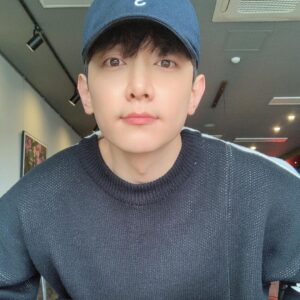 Lee Jung-hyuk Instagram - #메리크리스마스 🎊