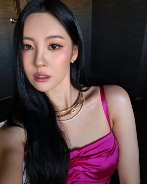 Lee Sun-mi Instagram - Green or Pink❔️
