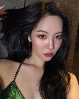 Lee Sun-mi Instagram - Green or Pink❔️
