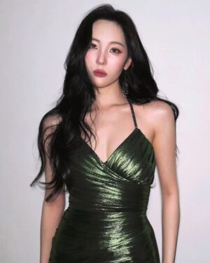Lee Sun-mi Instagram - Green or Pink❔️