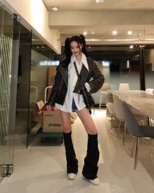 Lee Sun-mi Instagram - 🤟😛🤟