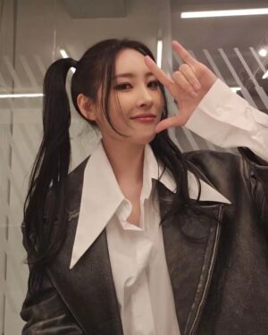 Lee Sun-mi Instagram - 🤟😛🤟