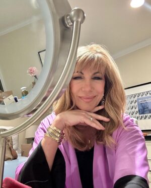 Leeza Gibbons Instagram - Im not certain, but I'm pretty sure squinting when looking in the mirror improves the outcome!  Whatever works, right? #shiftthefocus #mirrormirror