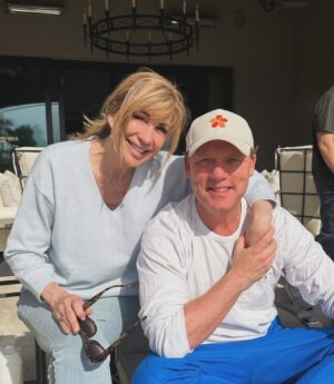 Leeza Gibbons Instagram - Side by Side.  Hand in Hand.
Heart to Heart.
#Always