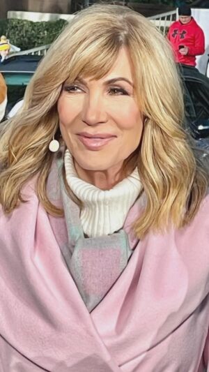Leeza Gibbons Instagram - It was glorious being part of a tradition as beautiful and iconic as the Rose parade. It's a privilege for which I'm very grateful.  I love my work, especially when I get to do it with the best in the business!  Thank you @ktla5news crew  @marksteines @chrisktla @sierra_mommy @bhileman007 #bestteamever 
#startoffgreat
#tellthestory #gratefulandgrounded