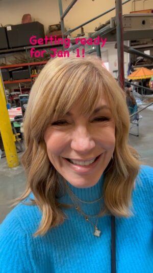 Leeza Gibbons Instagram - Alright @rose_parade , we see you. Bring it on @marksteines and I are ready! #newyear #roseparade @ktla_entertainment