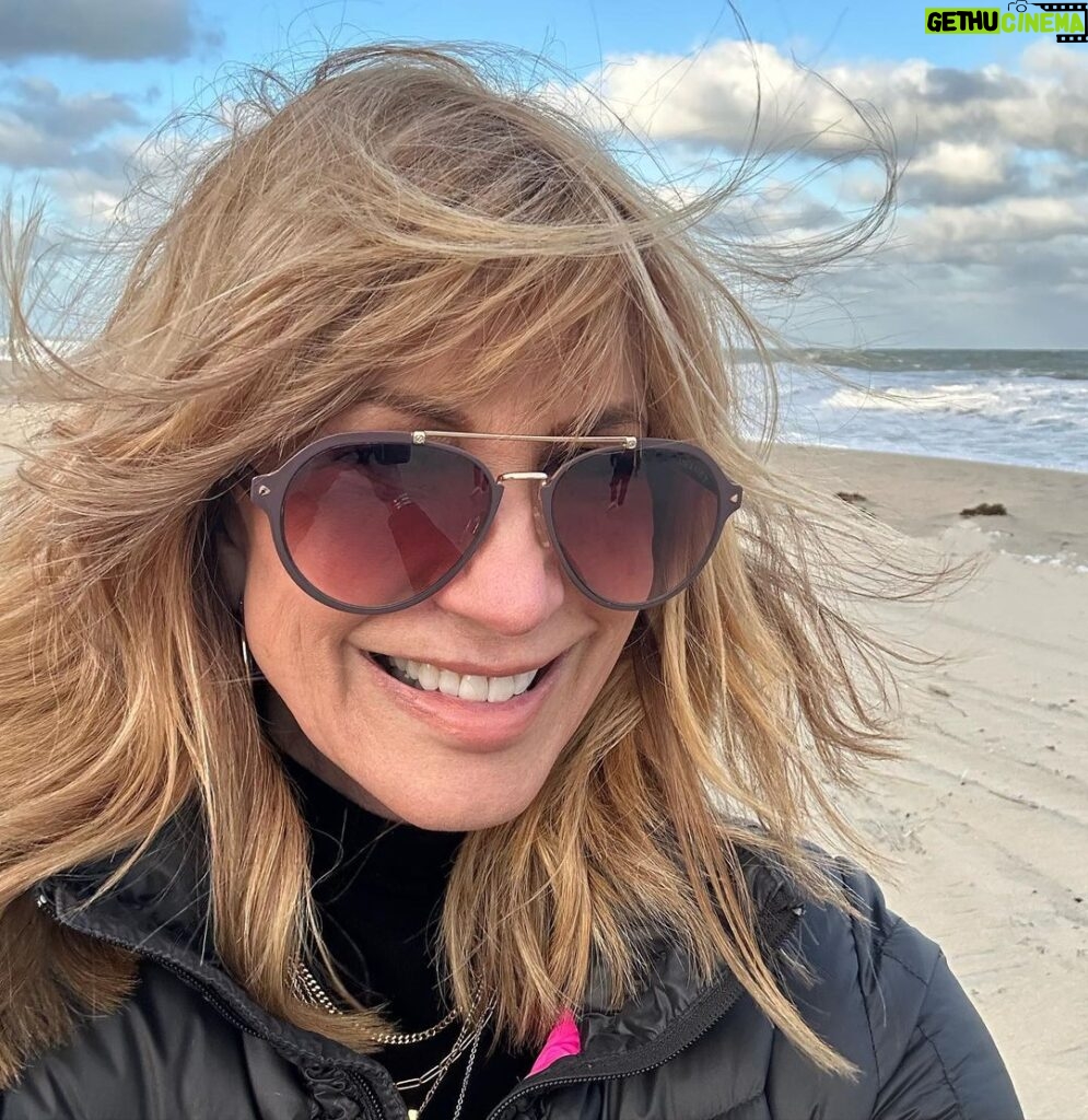 Leeza Gibbons Instagram - You can't control the winds, but you can always adjust your sails. We've had lots of stormy days lately, but that's when you do what eagles do...they don't try to get out of the rain, they soar above the clouds. Agreed? #setyoursails #sailabovetheclouds #optimism