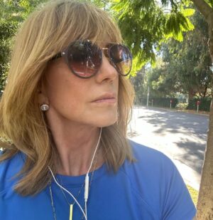 Leeza Gibbons Instagram - I tend to believe that Balance is Bogus, so today my TedTalk is "3 Rules for better Work-Life balance. ....I'm listening! #tedtalks #worklifebalance #stayopen