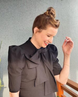 Lennon Parham Instagram - Let me share this LEWK with you. She’s serving askance pussy bow jumpsuit realness with a top knot and a soft Smokey eye. All for the Emmy FYC panel for @minxonmax - Also I got there 10 minutes before everyone else, so I kept myself entertained. They had to kick us out of the green room cause no one wanted to leave, we like each other so much. 👍 

@tobyfleischman @michaelduenas @gaellepaul @blackhalo @teamid