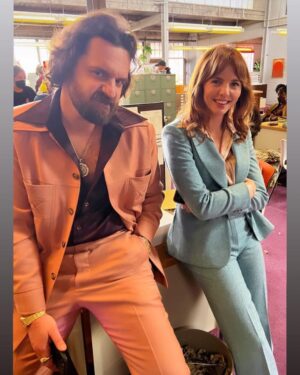 Lennon Parham Instagram - Like a sweet whisper, Minx season 2 rolled out onto its brand new network STARZ just a few days after a historic pronouncement of strike by sag-aftra. Allow me now to brag and share with you the delicious fruits of our labor, because they ARE delicious. With bigger drama, bigger hair and bigger you know whats, s2 gives you more bang for your buck and more of the characters you fell in love with in s1. And now that all episodes are up - you can binge til your hearts content. @minxstarz @starz