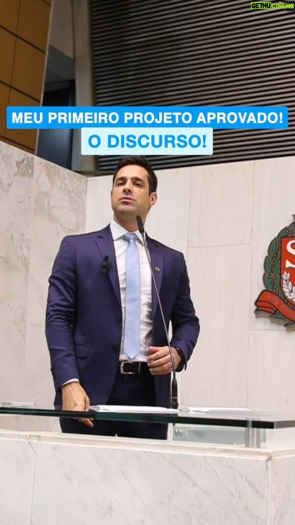 Leonardo Siqueira Instagram - Apenas veja até o fim!!! Política devia ser sobre isso! O perfil do Carlos é @carlosrmaturano!