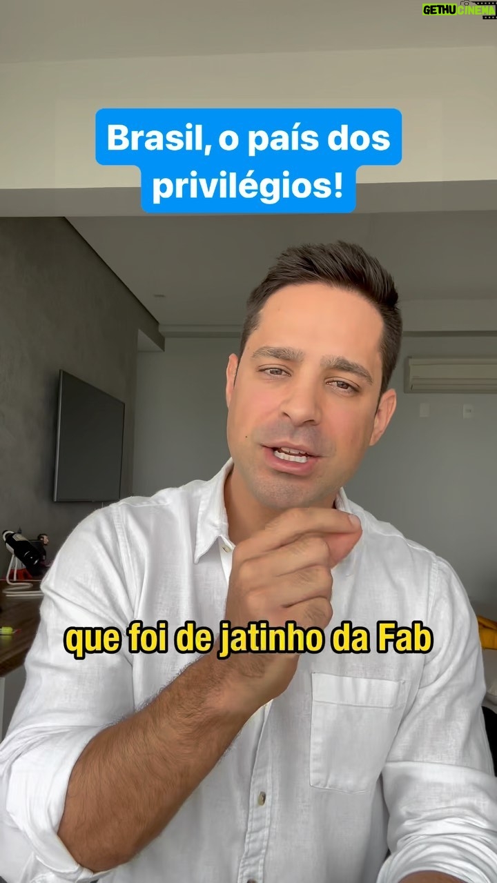 Leonardo Siqueira Instagram - A verdadeira divisão não é: - Ricos x pobres. - Trabalhador x empresários. Mas sim quem sustenta o Estado e quem Sustentado por ele. Ou seja, Burocratas que sugam recursos x o povo.