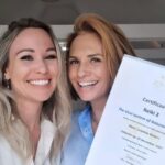 Leontine Borsato Instagram – Toen ik vorig jaar Reiki 1 mocht doen bij Marjolein van @zoma.opleidingen voelde ik direct een verbinding met haar, een soort herkenning. Het was een bijzondere en prachtige dag waarin ik leerde dat Reiki het doorgeven van universele energie is en je door reiki te beoefenen weer in balans kan komen met jezelf. 
Ik ben daarom ook ontzettend dankbaar dat ik nu mijn Reiki 2 bij haar heb mogen doen.
Nóg meer connectie en verbinding met mezelf, voelen ipv denken, meer in mijn lijf dan in mijn hoofd én in contact staan met mijn intuïtie.
Wat een reis, wat een groot kado 🙏🏼