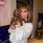 Leontine Borsato Instagram - Update week 1 met Obi 🐾 Het gaat geweldig, Obi slaapt de hele nacht door in haar bench en is overdag vooral lief , heel ondeugend en op avontuur 😂…… En ook Bella begint al aardig te wennen aan ons nieuwe gezinslid. Kortom; Ik ben compleet verliefd 🥰