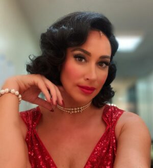 Lesli Margherita Instagram - Back in black for the final weekend of Damn Yankees @musicaltheatrewest 
Thx for the Liz Taylor glam @madeofdylan #ittakesavillage #ahugevillage