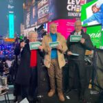 Leslie Jordan Instagram - One year ago today, Leslie joined his dear friends @bravoandy and @andersoncooper in Times Square to bring in the New Year. Leslie made a point to make amends with anyone from the year just before he rolled into the new one. It’s a lovely practice so try and do the same.
