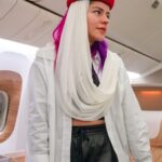 Lesslie Polinesia Instagram - No he dejado de emocionarme y sentir adrenalina como si fuera la primera vez que viajo porque se que cada destino es una nueva experiencia que llena el alma y esta vez nos aventuramos a ir a Dubai 🇦🇪 gracias a Emirates que es parte de esta experiencia tan única e inolvidables 🤍✈️ Emirate of Dubai