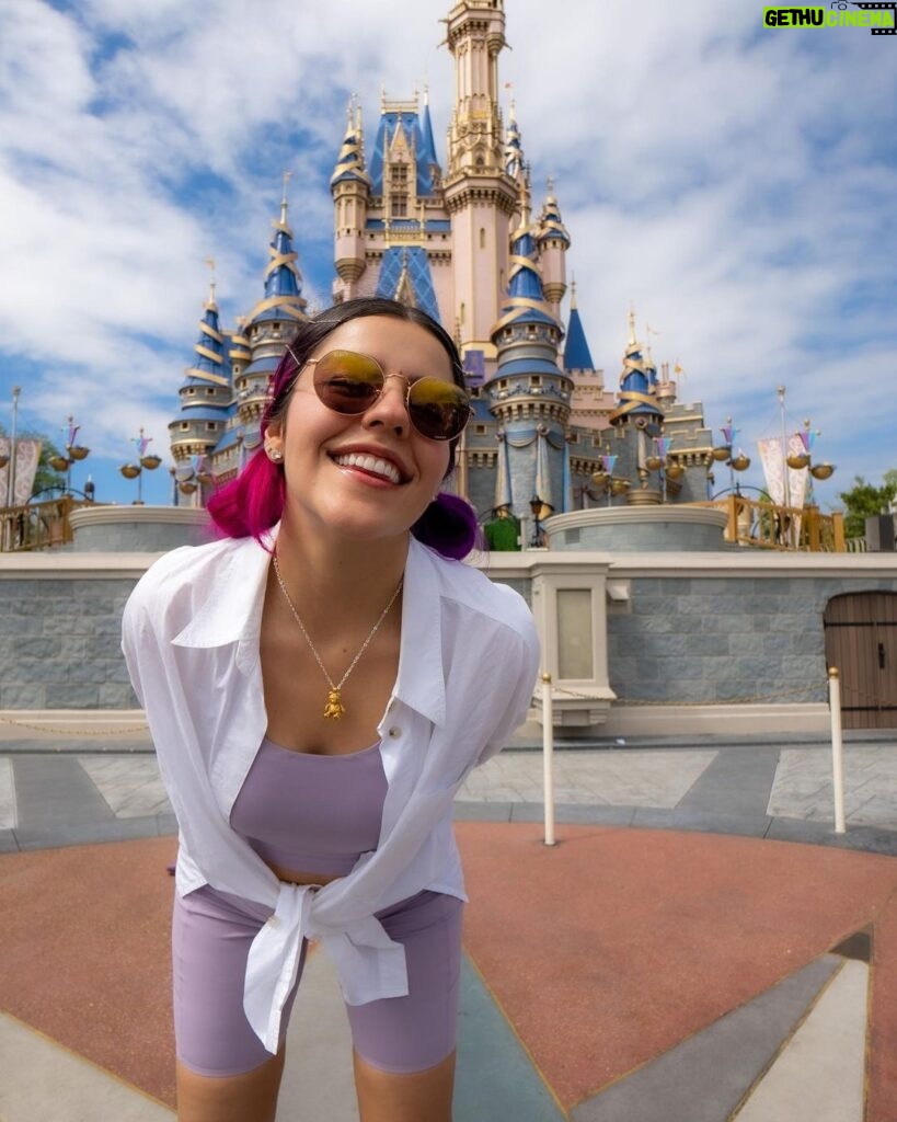 Lesslie Polinesia Instagram - ¡Feliz feliz no cumpleaños @ppteamlesslie! 🎶🎂 ✨Nada mejor que empezar una nueva vuelta al sol en los mágicos Parques de Disney World Resort. ✨ Disfrutando por primera vez la fantástica atracción de Mickey & Minnie's Runaway Railway. ¡Seguimos festejando! 🏰 #MiLugarFavorito #MiDisneyWorld #MostMagicalPlaceOnEarth ❤️