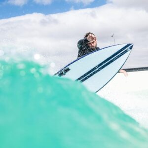 Liam Hemsworth Instagram - Wow what an epic day this was. Great way to wrap up the year! Thanks @urbnsurf I’ll be back real soon ;) #urbnsurf