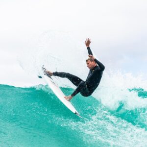 Liam Hemsworth Instagram - Wow what an epic day this was. Great way to wrap up the year! Thanks @urbnsurf I’ll be back real soon ;) #urbnsurf